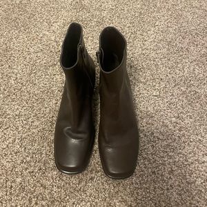 Michelle D deal brown leather boots